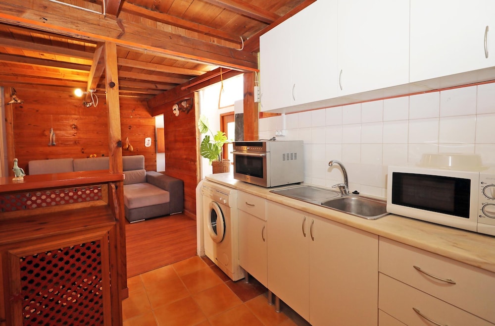 B10 - Rua do Canal 2 Bed Apartment