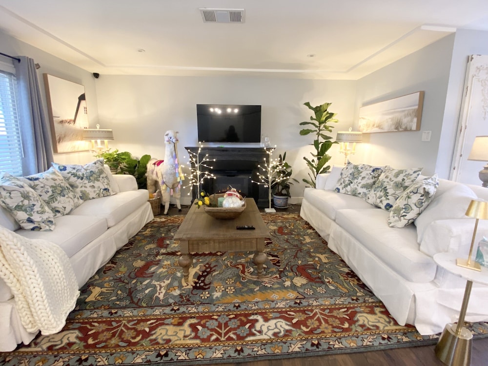 Uptown French Haven 3 Bedroom Residence