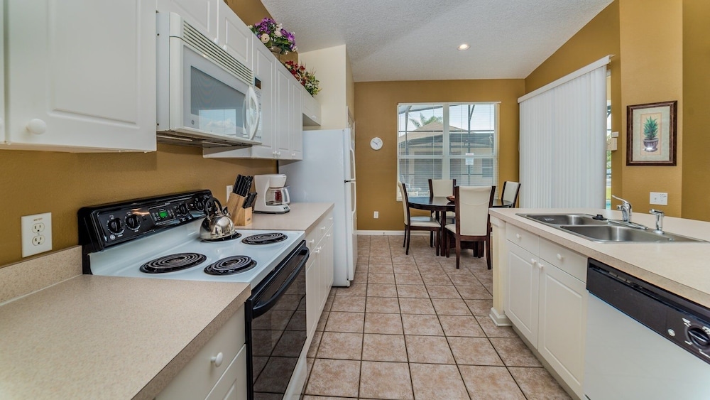 Windsor Palms Resort 4 Bedroom Home+ Game Room 4 Home