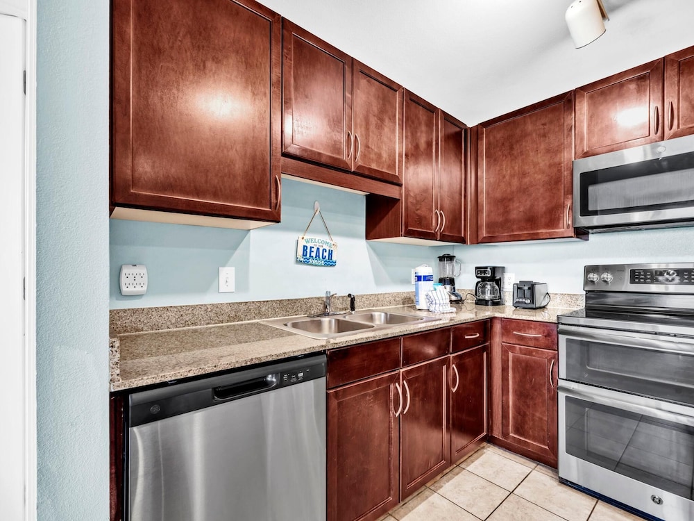 Laketown Wharf 331