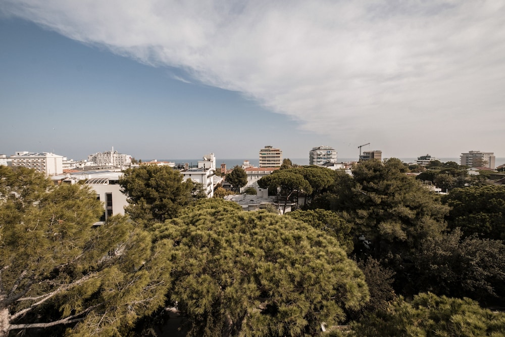 Hotel Augustus - Image 1