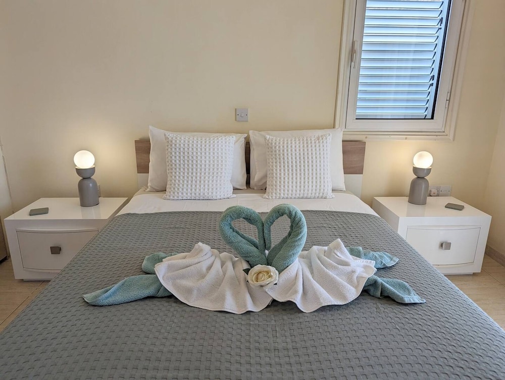 Blue Estia Villa - Pool Wifi Summer Breeze