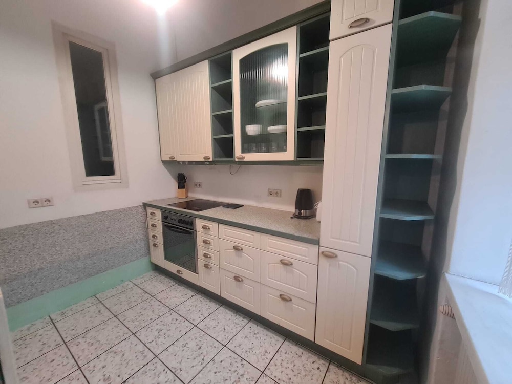 Comfort 3BR Apt Near Wiener Stadthalle