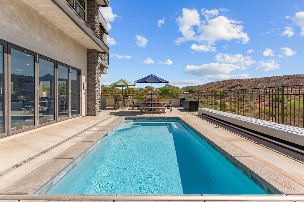Coral Rock Vista 8 Bedroom Townhouse