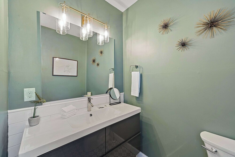 The Luxe Pearl Residences 870 - Image 2