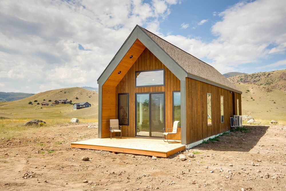 Yellowstone Prairie Retreat: 360 Mountain Views! view 4