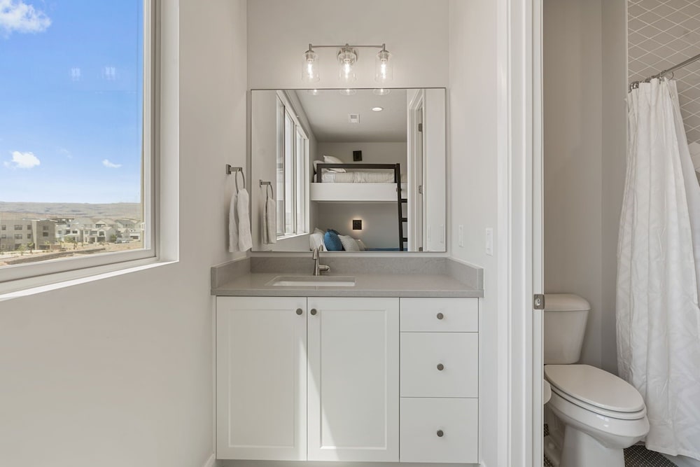 The Crash Pad 5 Bedroom Townhouse