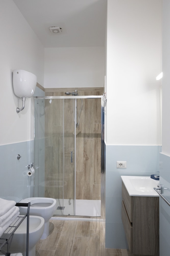 MA RI Apartments photo 3