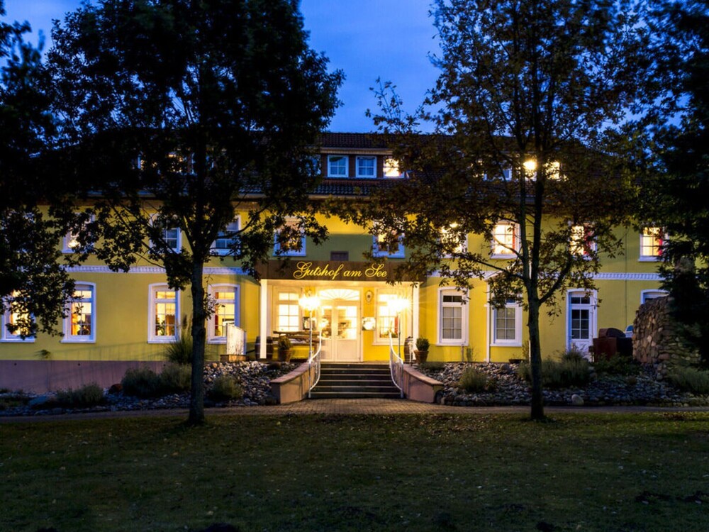 Manor House by the Lake in Klein Upahl