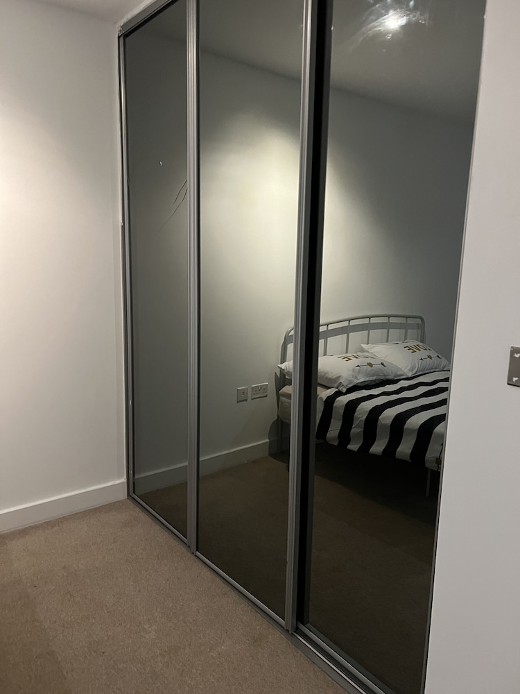 Remarkable 1-bed Apartment in Wembley view 3