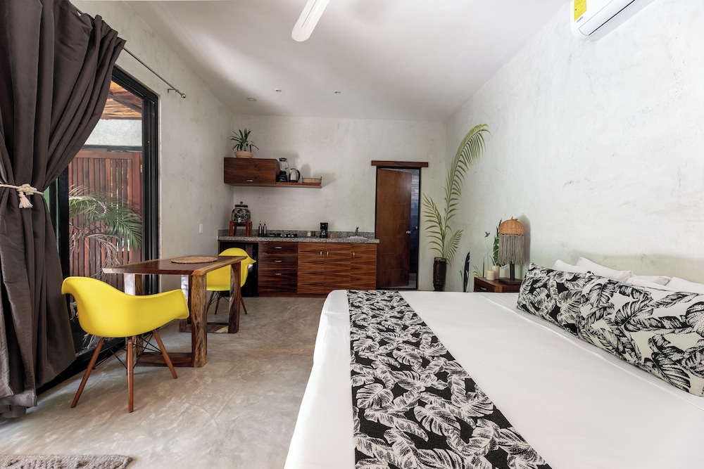 TRECE LUNAS TULUM