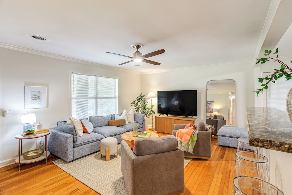 < 1 Mi to Ole Miss & The Grove! Charming Getaway