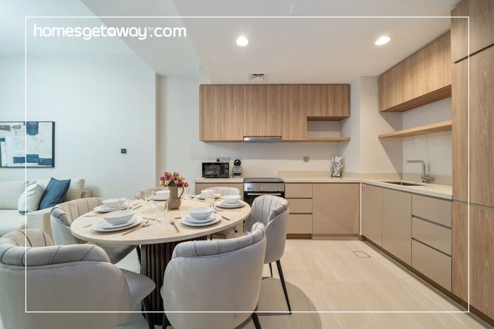 Modern 2BR – Canal-Side Elegance