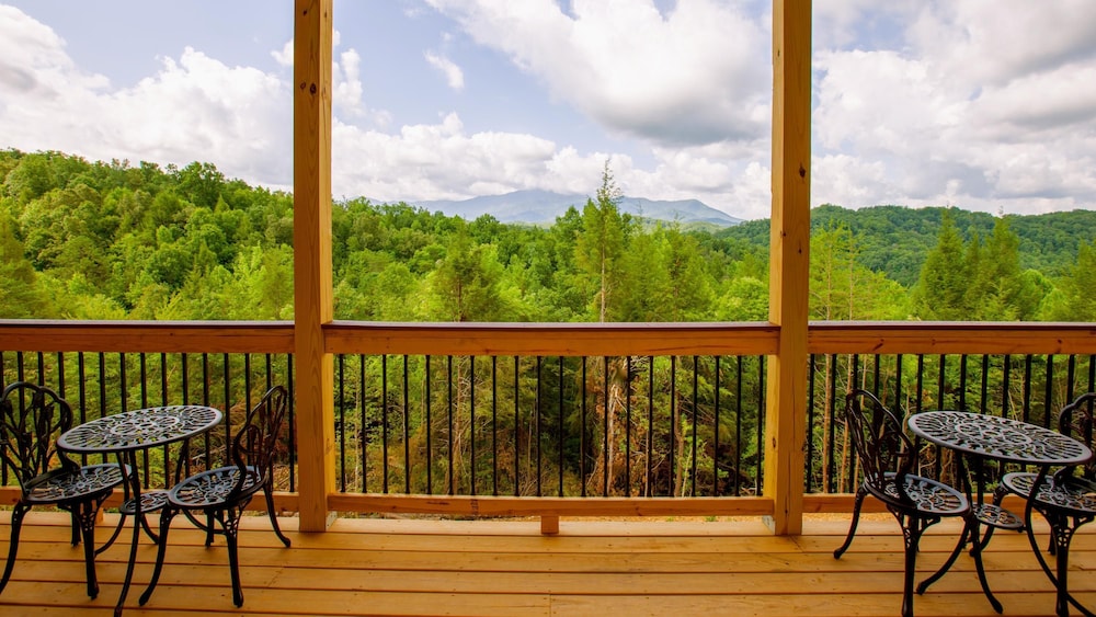 Greenbrier Estate Luxury Theaters Mesmerizing Views
