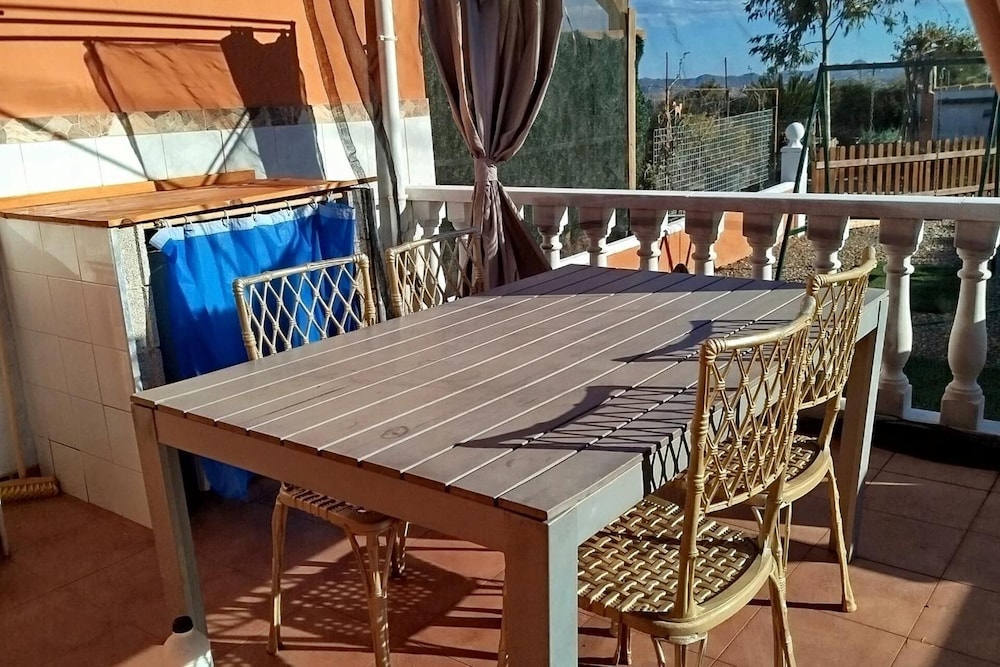Lorca- Cottage - Sleeps 4 - pet Friendly - Pool