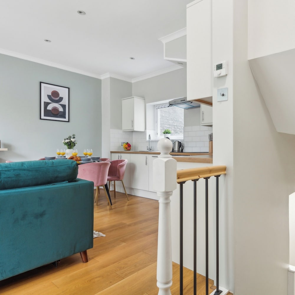 Westminster Charm - 2BR with Style