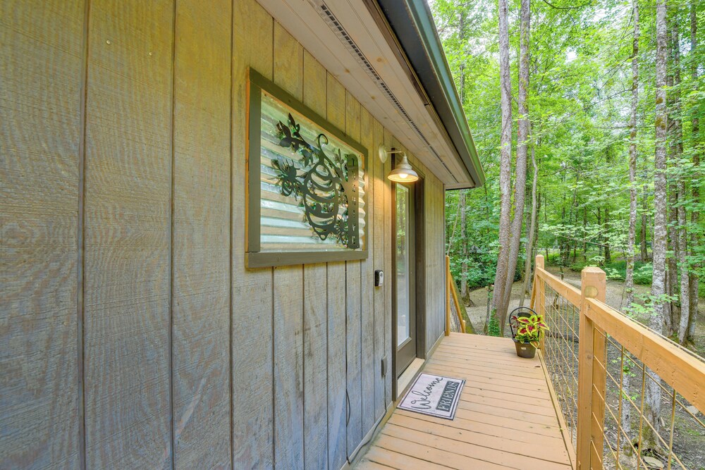 Fire Pit: Tree-lined Gem in Cosby