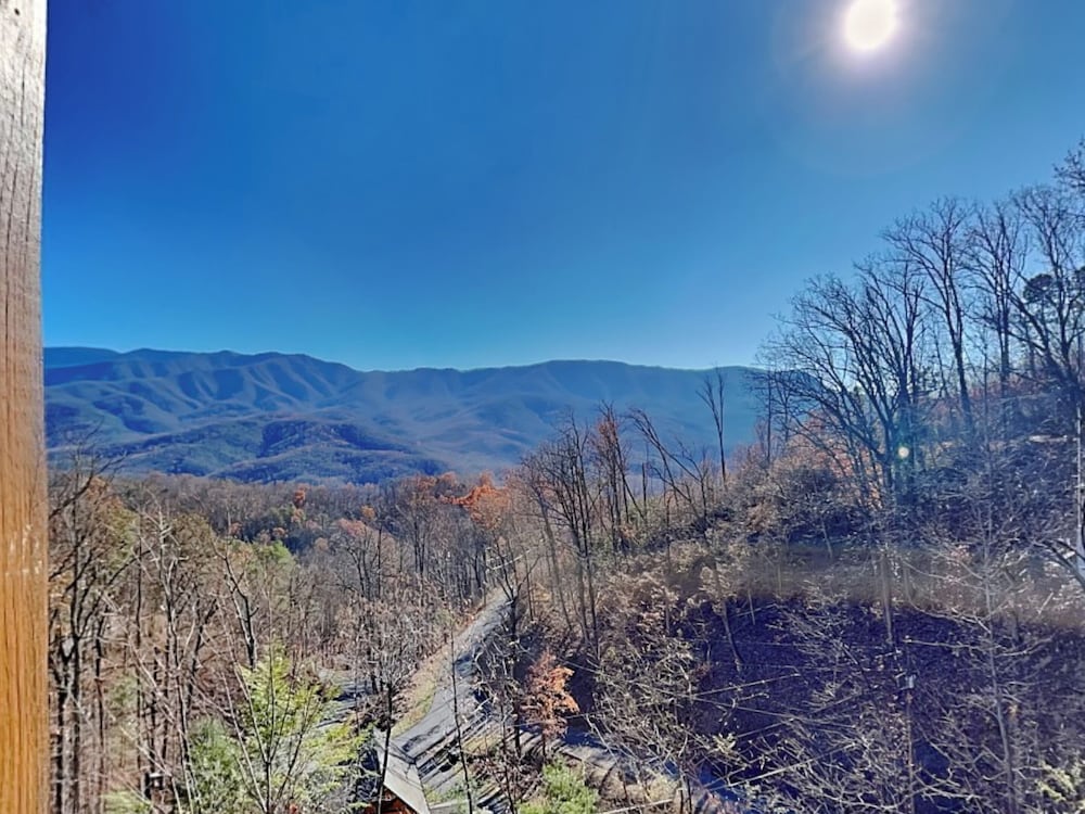 The Squirrel's Nest by Jackson Mountain Rentals