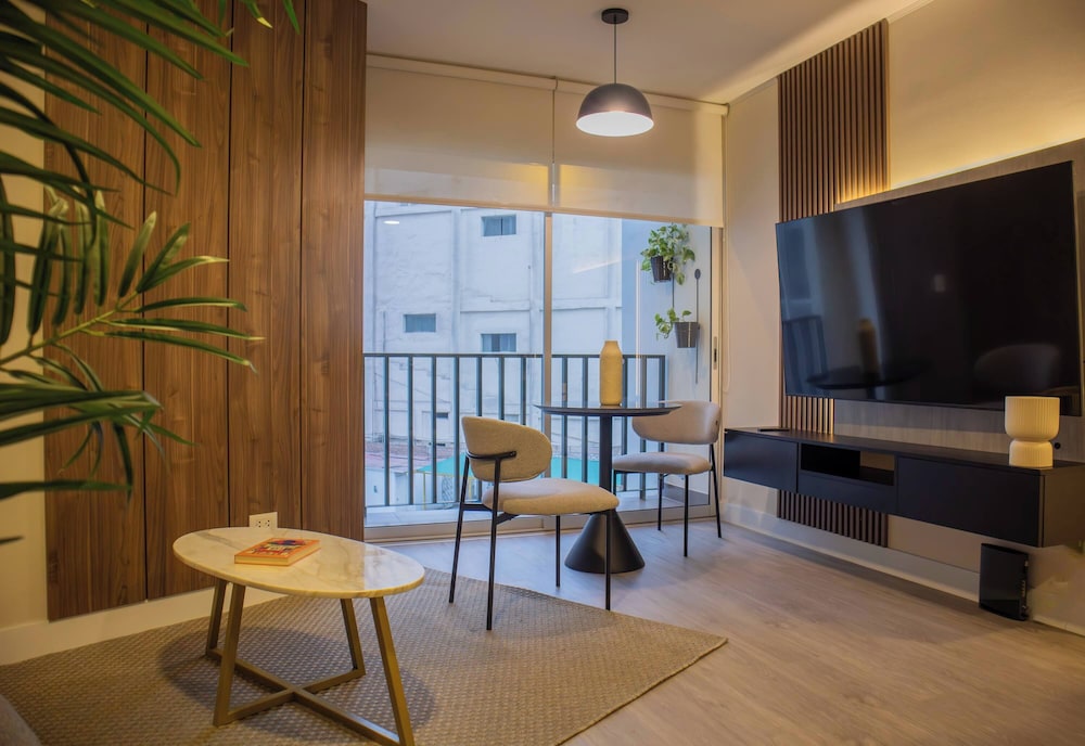 w Exceptional 1BR w Balcony in San Isidro