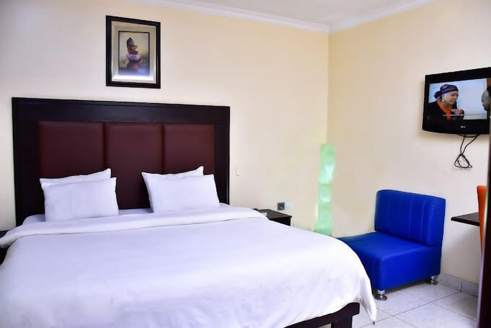 CANDOW HOTEL