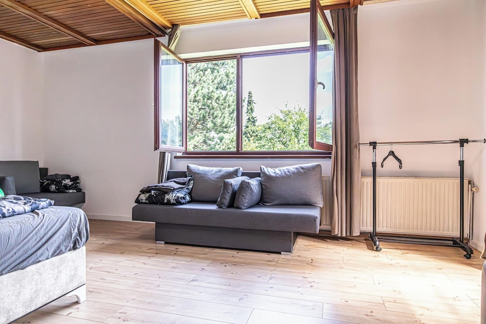 Cozy House Terrace &Garden Sleeps 34