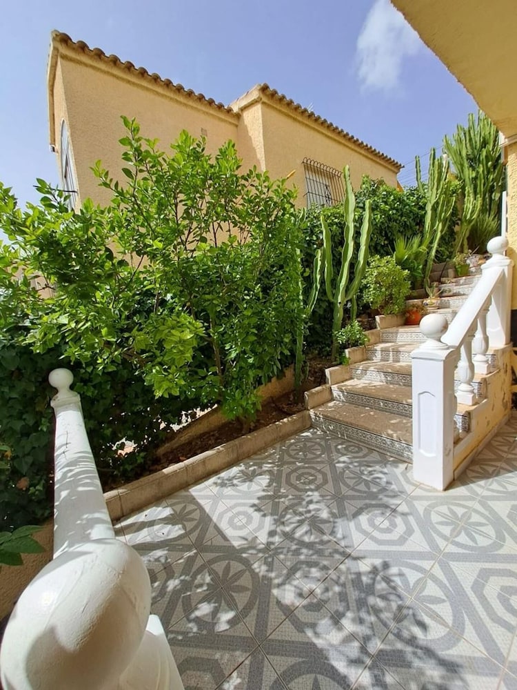 La Marina Oasis, 2-beds, Sleeps 4, 10 min to Beach