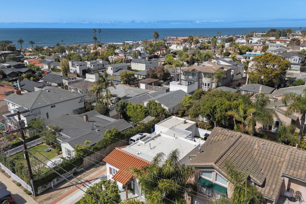 La Jolla Stay w/ Firepit & Walk to Beach Arenas