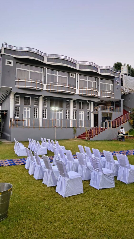Shree Vallabh Resort