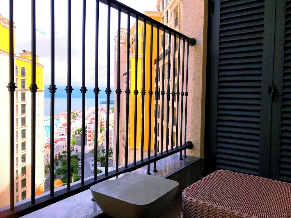 2 Bedrooms Apartment In Sunset Town