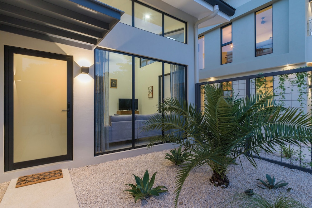 Casa Bo Jungle - Steps to Tamarindo Beach - Surf & Pool