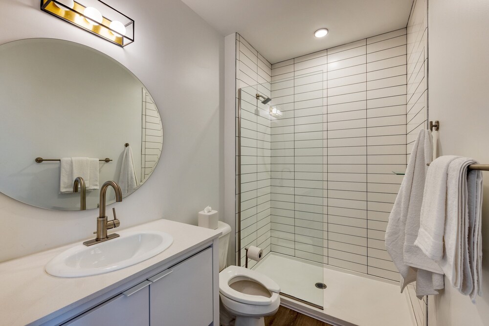 The Carter 205 by Avantstay 4BR Balcony