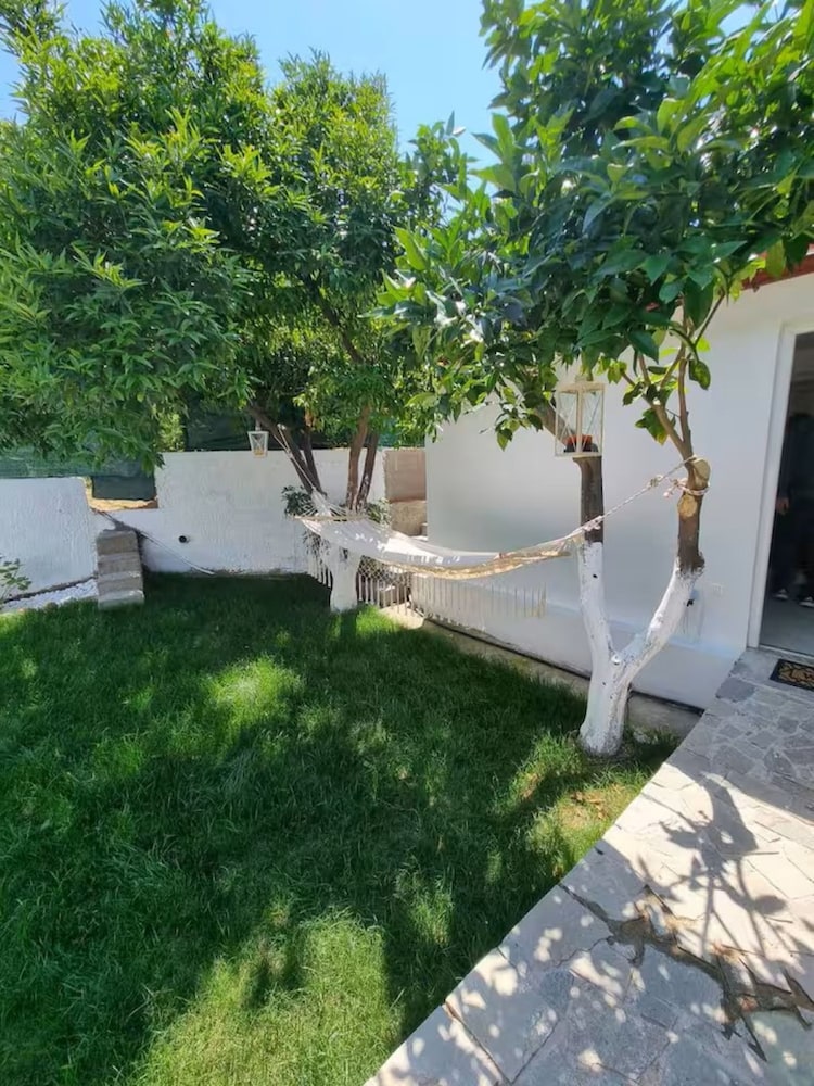 The Garden House in Paradisi