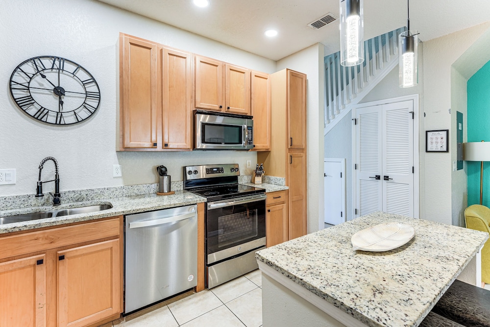 Resort Amenities, Screened Lanai: Kissimmee Escape