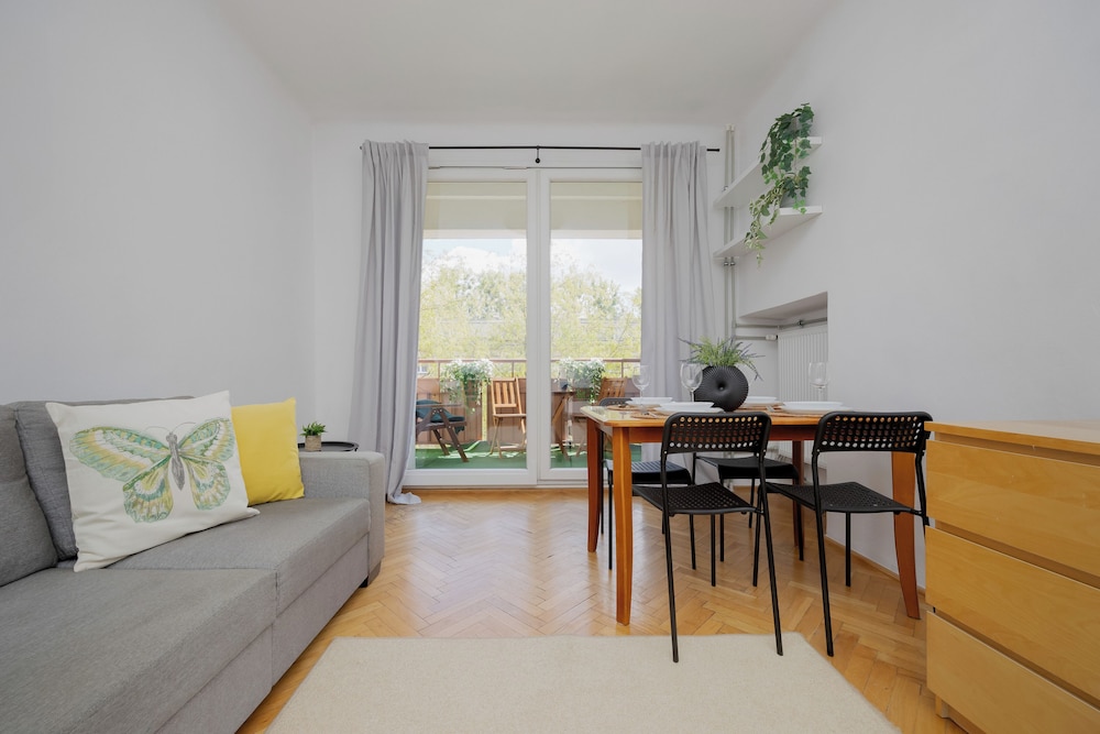 Darwina Apartment 2 Balconies by Renters view 2