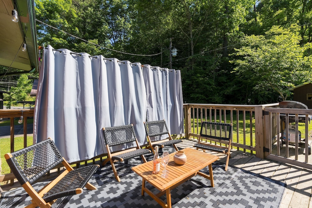 The Rustic Cottage by Avantstay Hot Tub Fire Pit Pool Table 5mins to Town