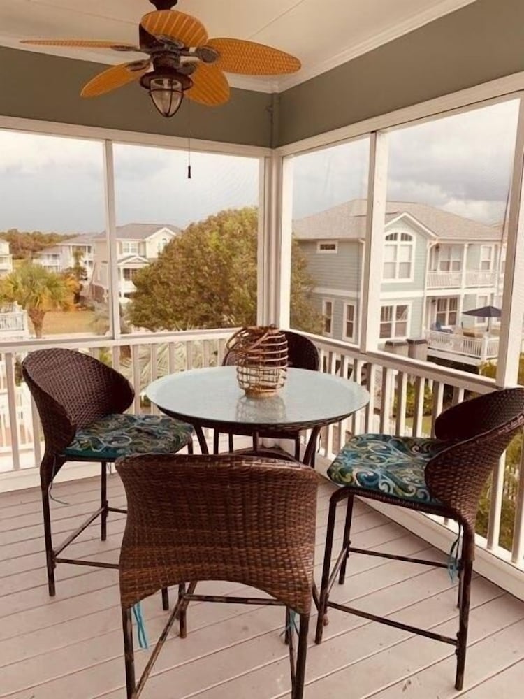 Absolute Bliss Private 4 Bedroom Home by RedAwning