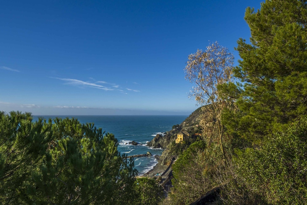 Sunshine Front Beach Levanto