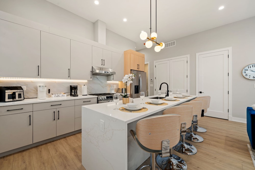 New Building in Med District - Modern 2bed 2bath