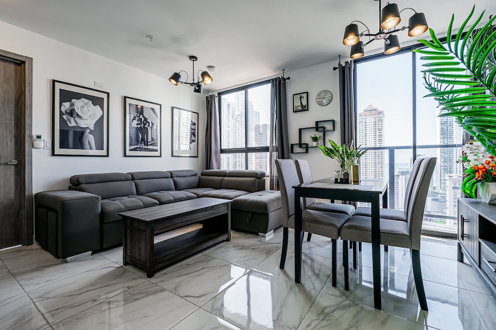 w Brilliant 1BR w Beautiful View in Calle 50