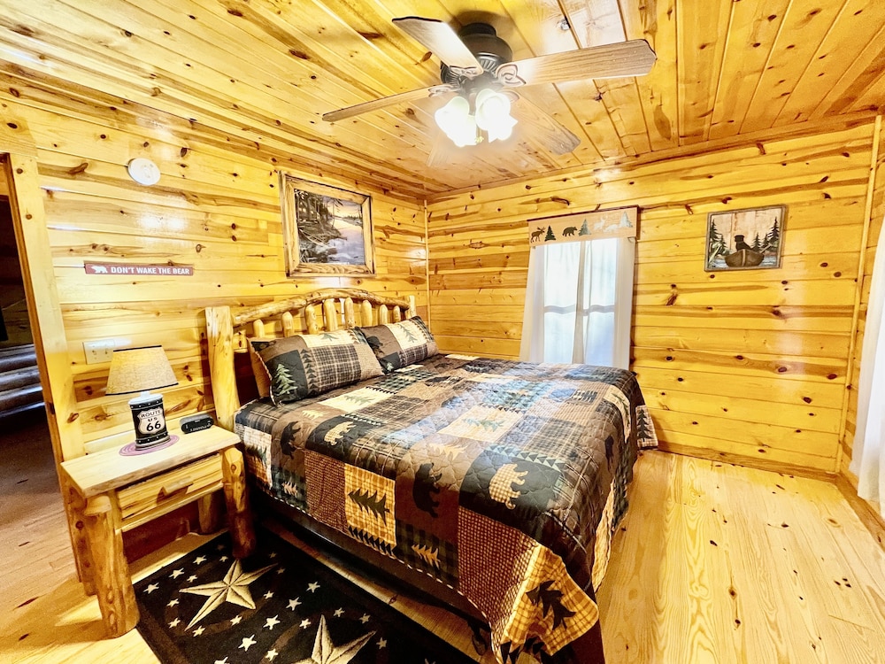 Little Sugar Camp 3 Bedroom Cabin by RedAwning