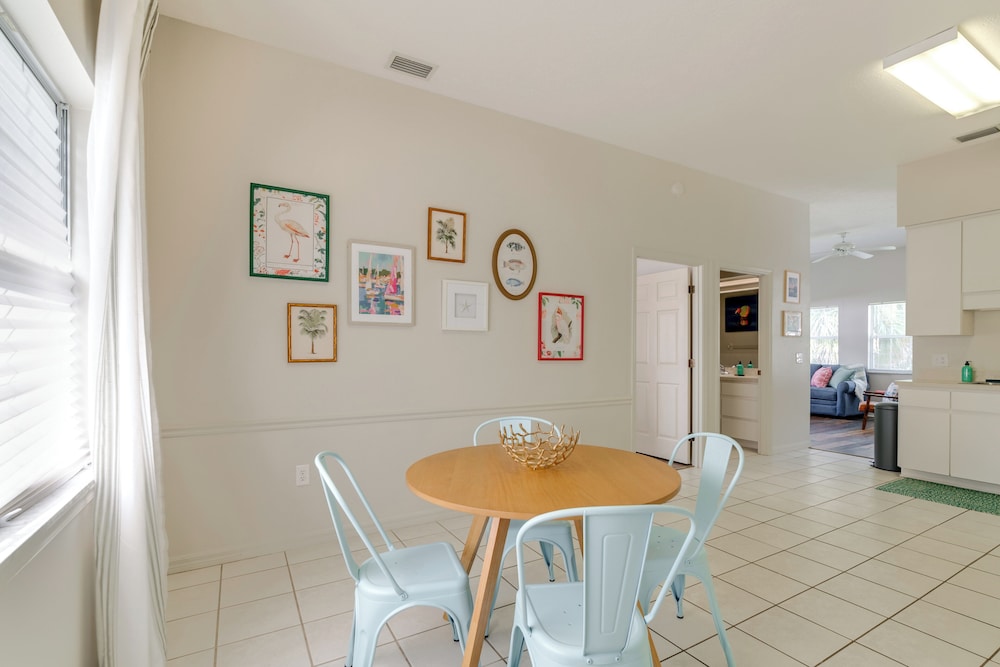 Explore Dtwn Crystal River: Walkable Duplex Unit