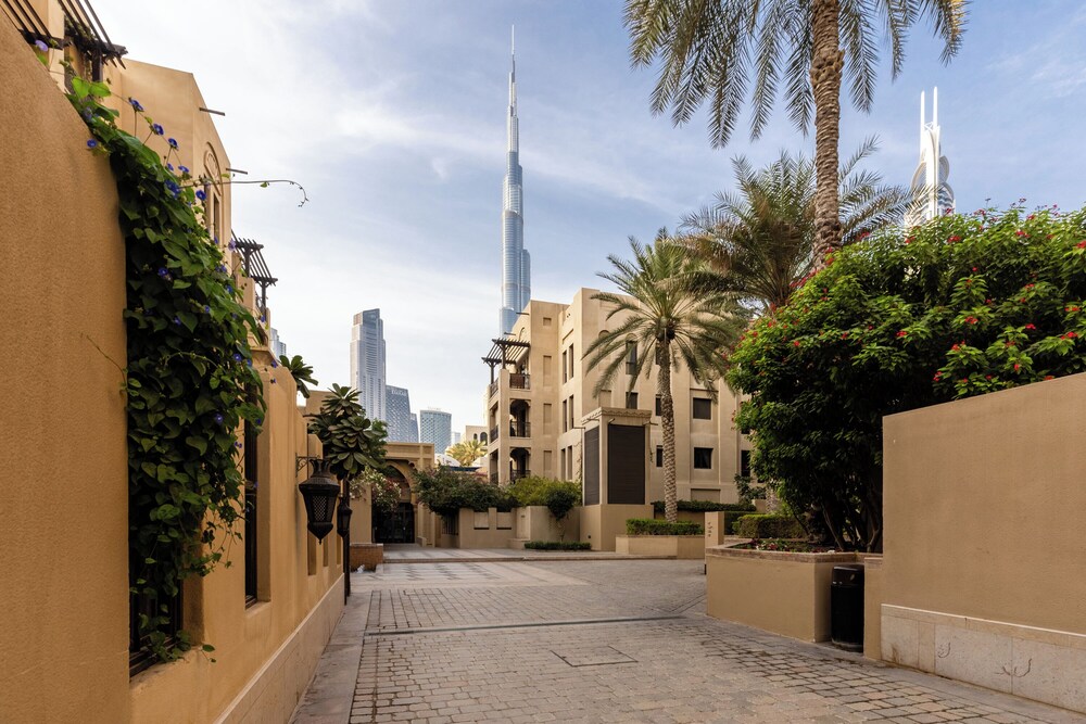 Maison Privee - Stylish & Spacious Apartment in Downtown Dubai