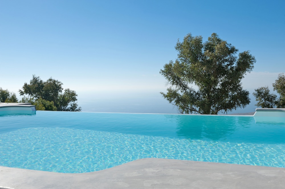 Santorini Heights