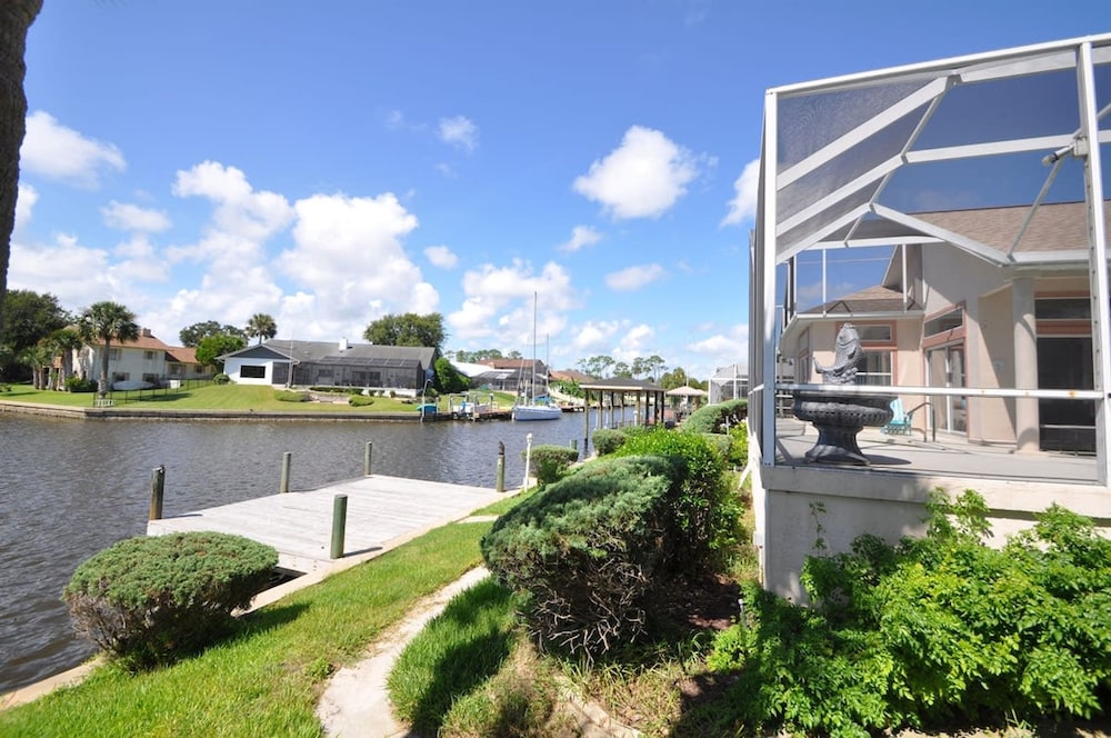 Canal Home w Heated Pool Dock