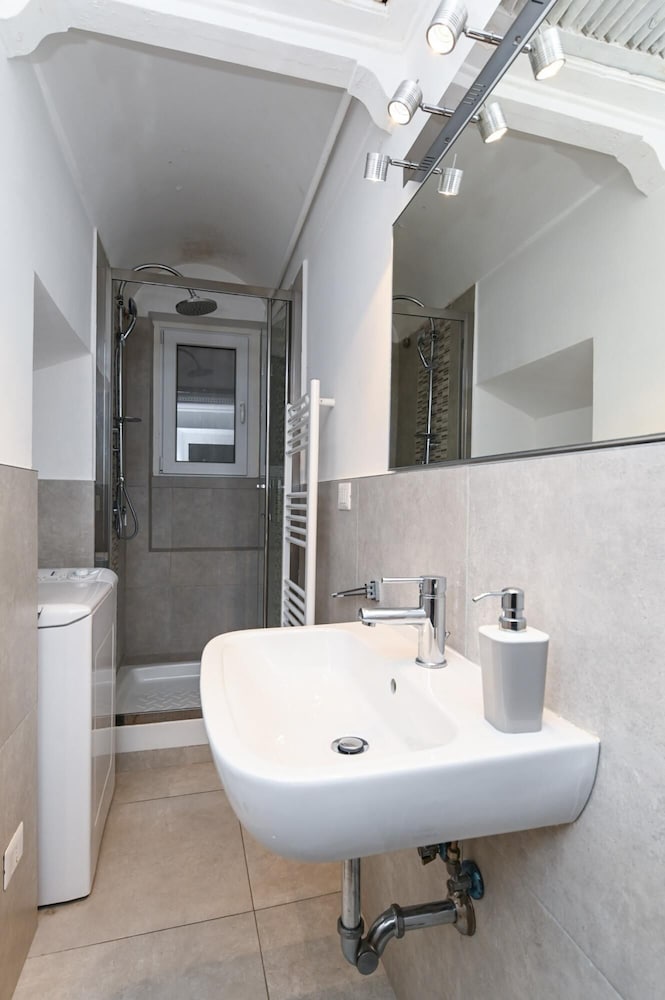 Gorgeous Trastevere Loft On The River