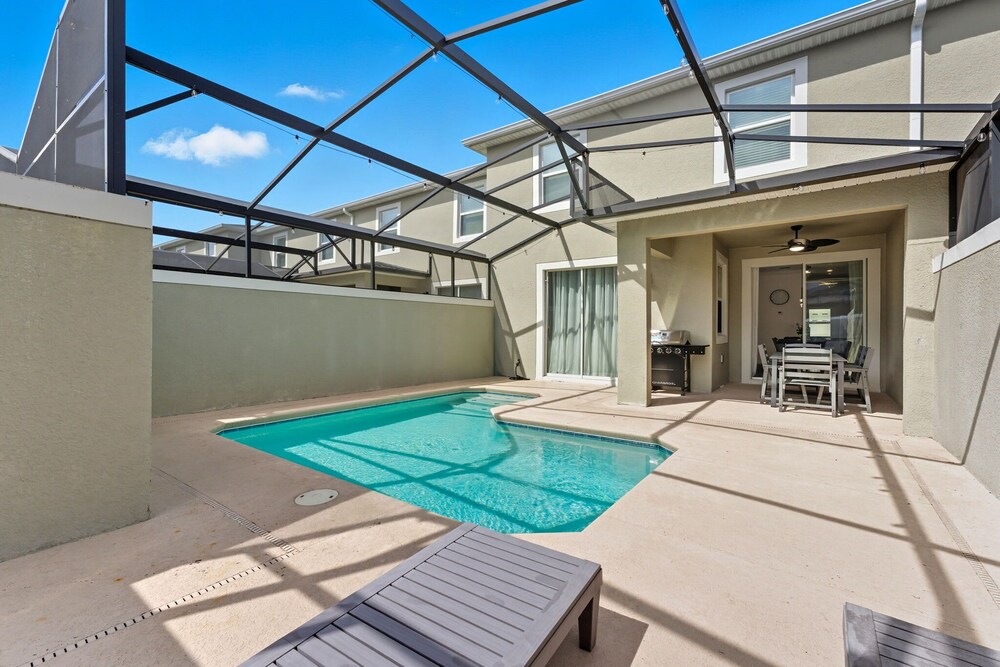 Chic & Fun Family Stay 10 Mins to Disney