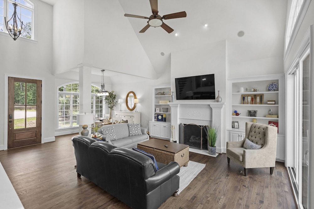Make a Big Splash in 7BR Lake Norman Home!