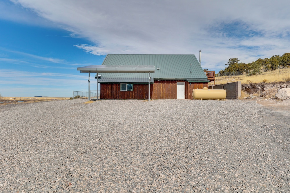 3 Mi to Trails: Secluded Eagar Cabin w/ Mtn Views!
