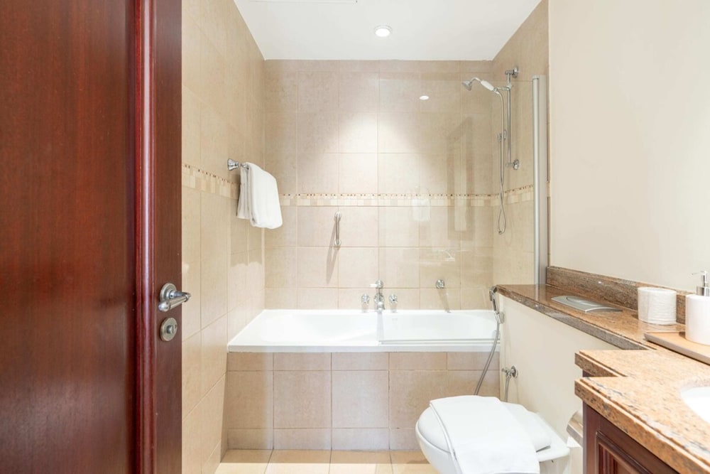 Stylish 1BD Apartment w/ Balcony, Downtown Dubai!
