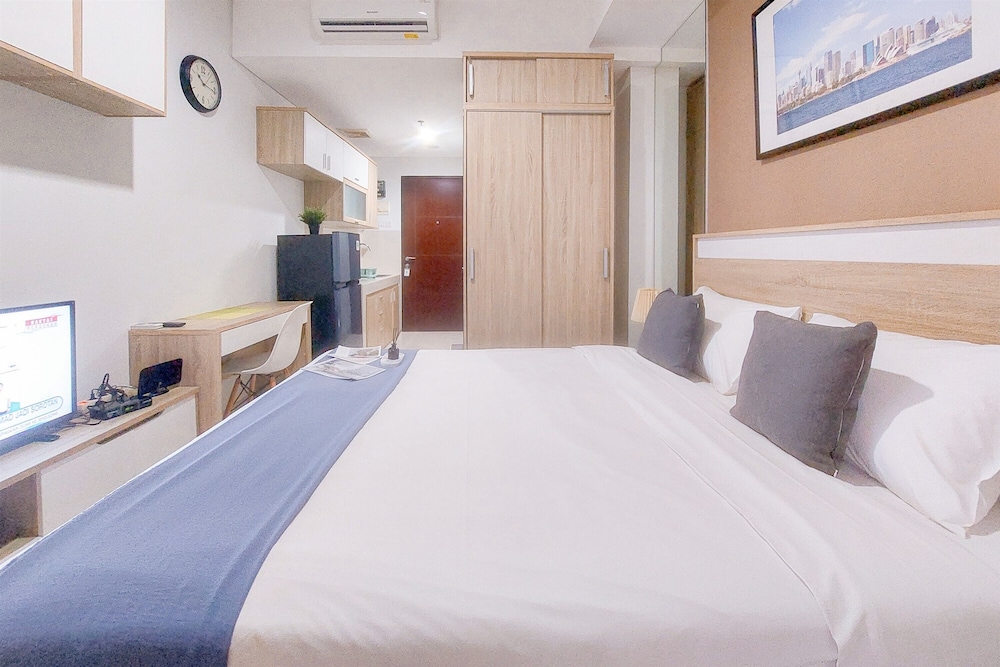 Modern and Comfy Studio Apartment Springwood Residence Tangerang
